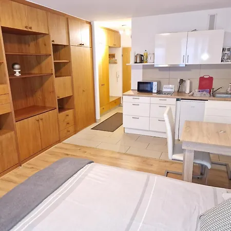 Apartment`s Nr 2 in Stuttgart Stadtmitte Zimmer foto